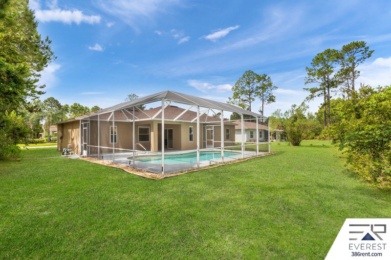 3/2/2 POOL HOME IN POPULAR PINE GROVE property image