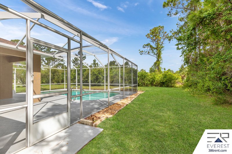 3/2/2 POOL HOME IN POPULAR PINE GROVE property image