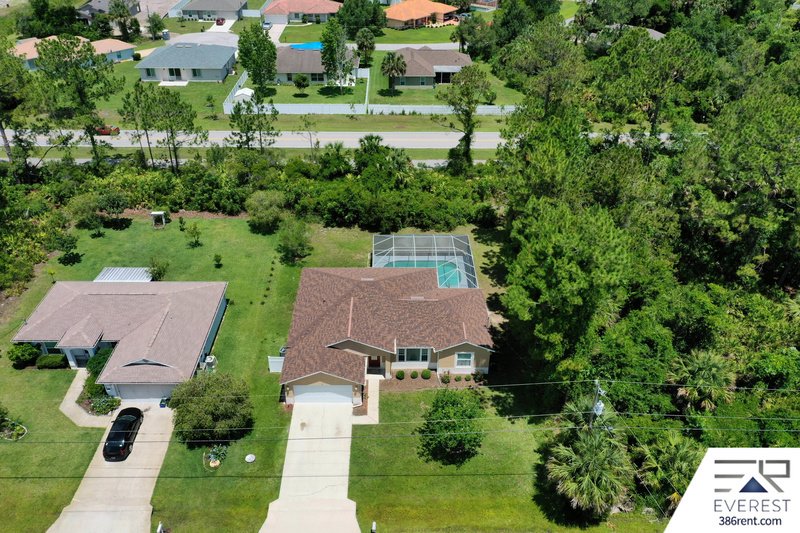 3/2/2 POOL HOME IN POPULAR PINE GROVE property image