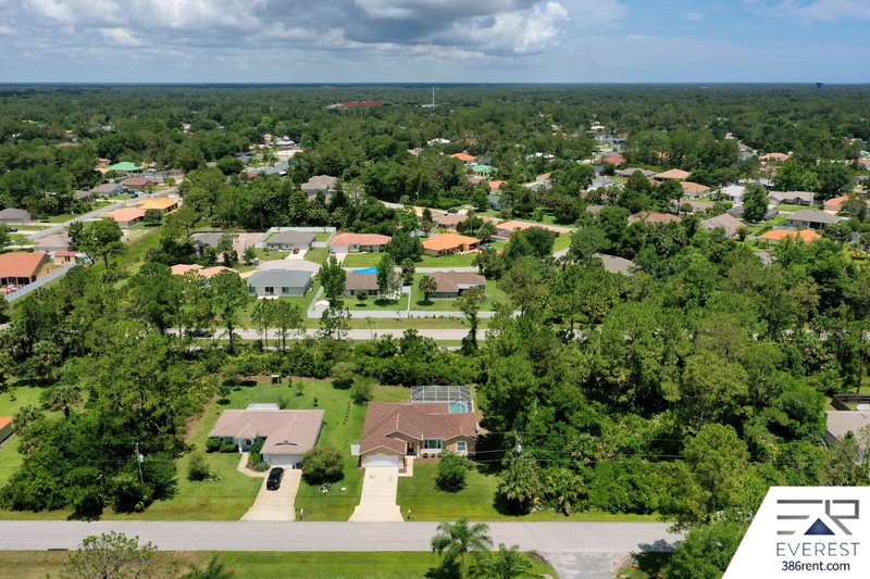 3/2/2 POOL HOME IN POPULAR PINE GROVE property image