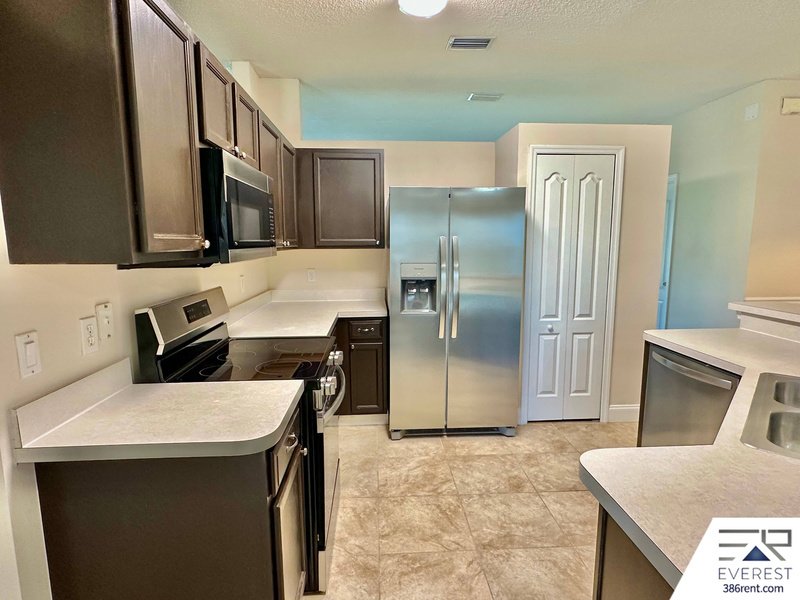 3/2/2 POOL HOME IN POPULAR PINE GROVE property image