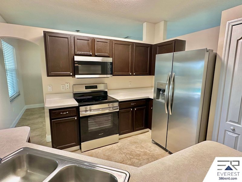 3/2/2 POOL HOME IN POPULAR PINE GROVE property image