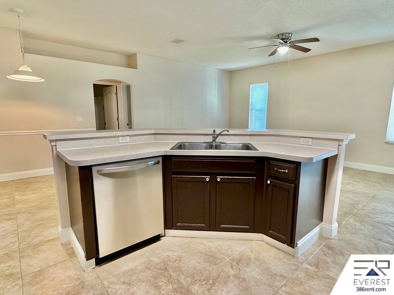 3/2/2 POOL HOME IN POPULAR PINE GROVE property image