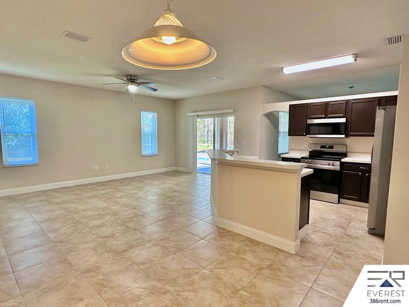 3/2/2 POOL HOME IN POPULAR PINE GROVE property image