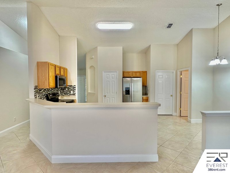 INVITING 3+DEN/2/2 IN DESIRABLE INDIAN TRAILS property image