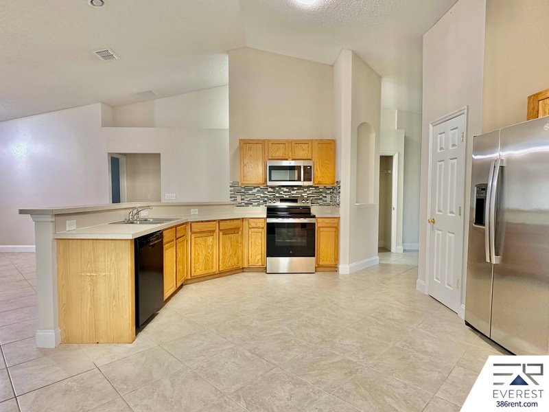 INVITING 3+DEN/2/2 IN DESIRABLE INDIAN TRAILS property image