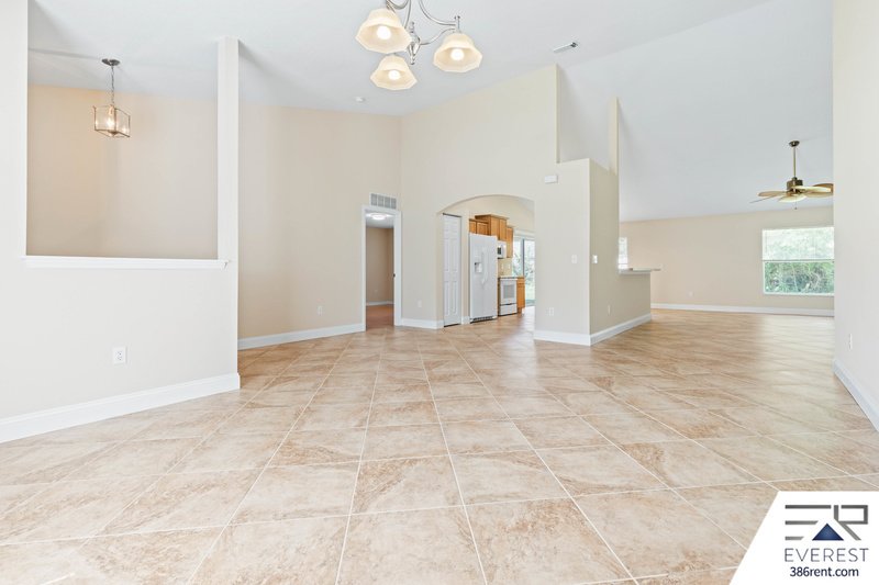 FULLY FENCED 3/2/2 ON A CUL DE SAC IN DESIRABLE SEMINOLE WOODS property image