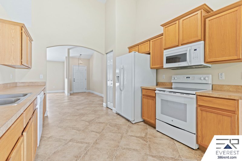 FULLY FENCED 3/2/2 ON A CUL DE SAC IN DESIRABLE SEMINOLE WOODS property image