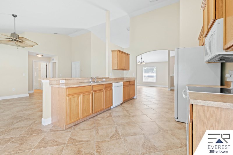 FULLY FENCED 3/2/2 ON A CUL DE SAC IN DESIRABLE SEMINOLE WOODS property image