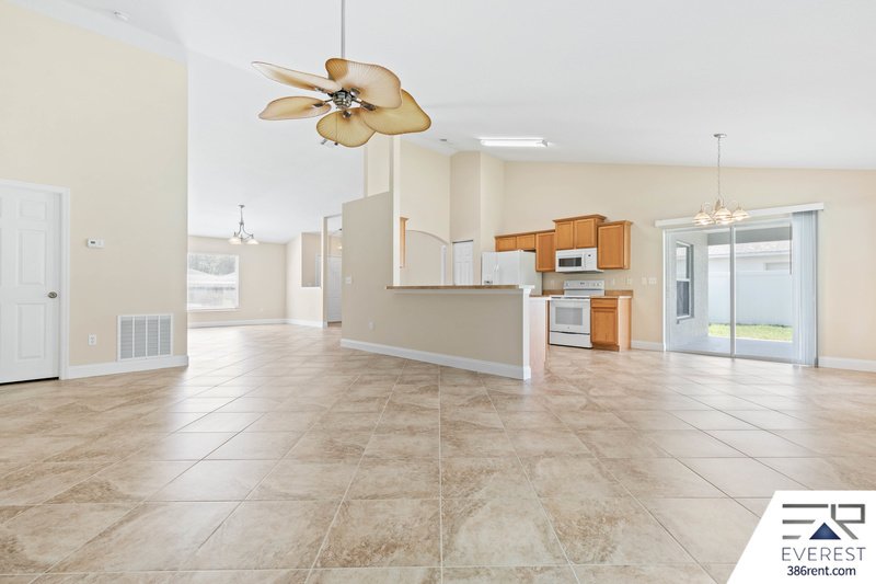 FULLY FENCED 3/2/2 ON A CUL DE SAC IN DESIRABLE SEMINOLE WOODS property image