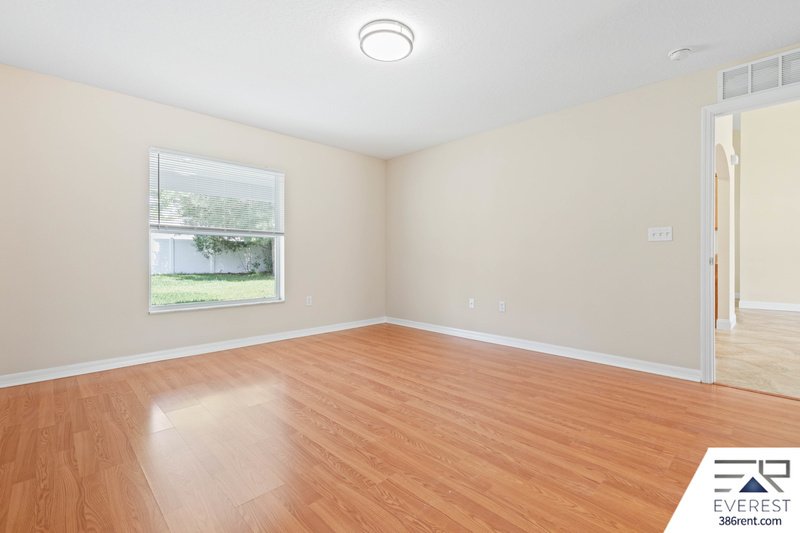 FULLY FENCED 3/2/2 ON A CUL DE SAC IN DESIRABLE SEMINOLE WOODS property image