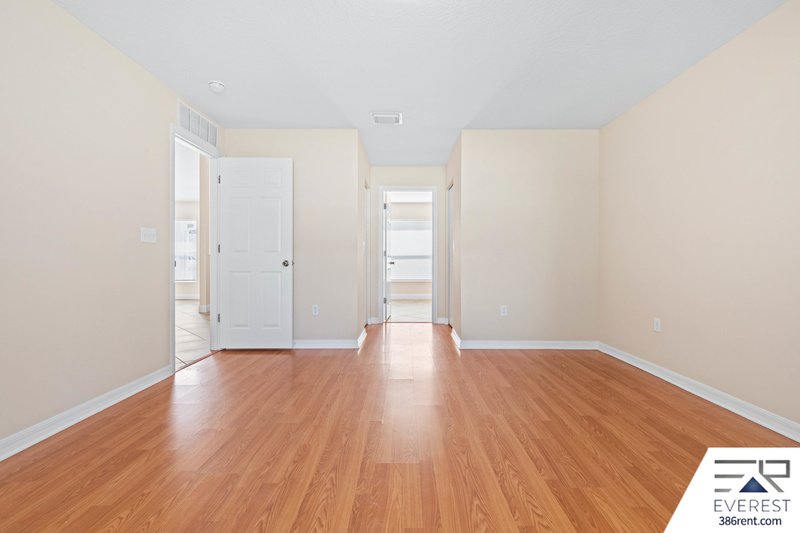 FULLY FENCED 3/2/2 ON A CUL DE SAC IN DESIRABLE SEMINOLE WOODS property image