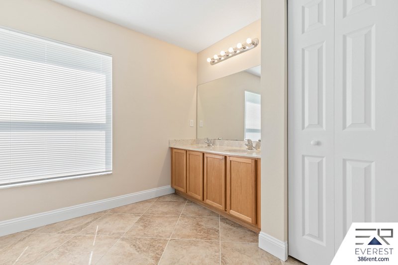 FULLY FENCED 3/2/2 ON A CUL DE SAC IN DESIRABLE SEMINOLE WOODS property image