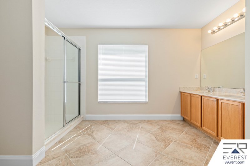 FULLY FENCED 3/2/2 ON A CUL DE SAC IN DESIRABLE SEMINOLE WOODS property image