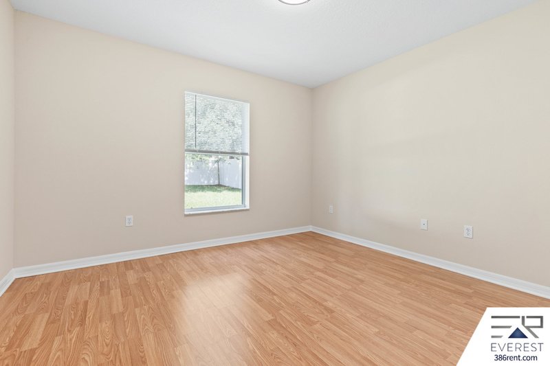 FULLY FENCED 3/2/2 ON A CUL DE SAC IN DESIRABLE SEMINOLE WOODS property image