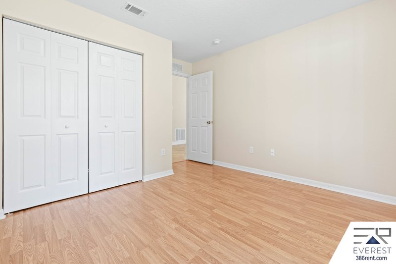 FULLY FENCED 3/2/2 ON A CUL DE SAC IN DESIRABLE SEMINOLE WOODS property image