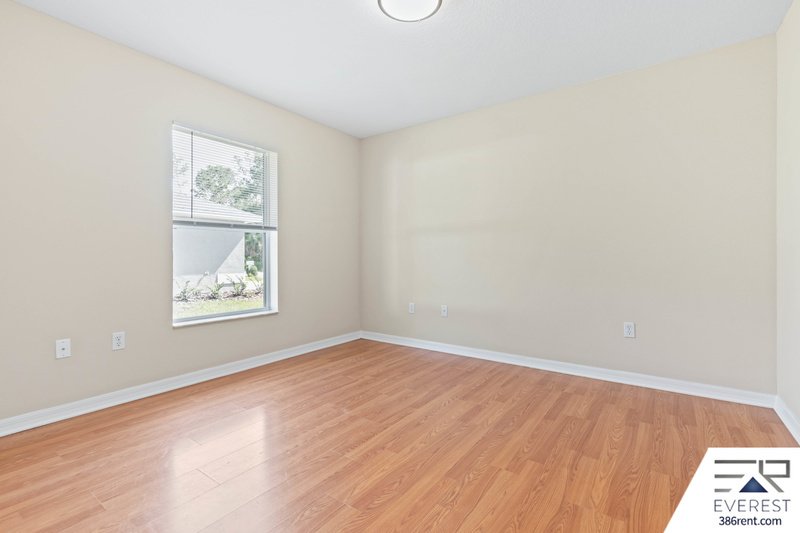 FULLY FENCED 3/2/2 ON A CUL DE SAC IN DESIRABLE SEMINOLE WOODS property image