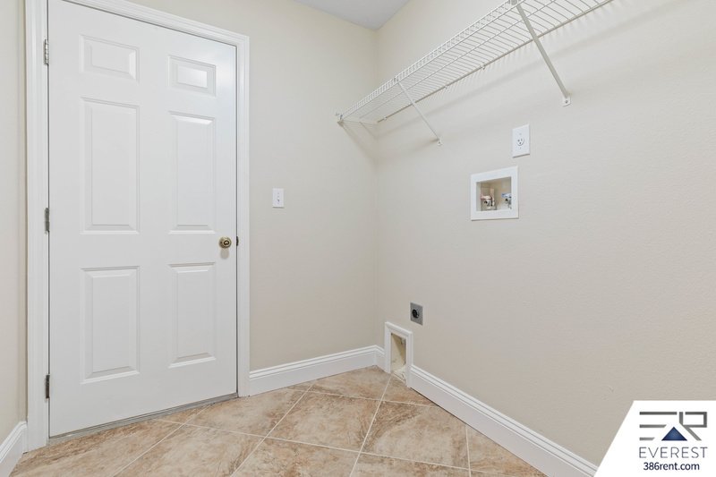 FULLY FENCED 3/2/2 ON A CUL DE SAC IN DESIRABLE SEMINOLE WOODS property image