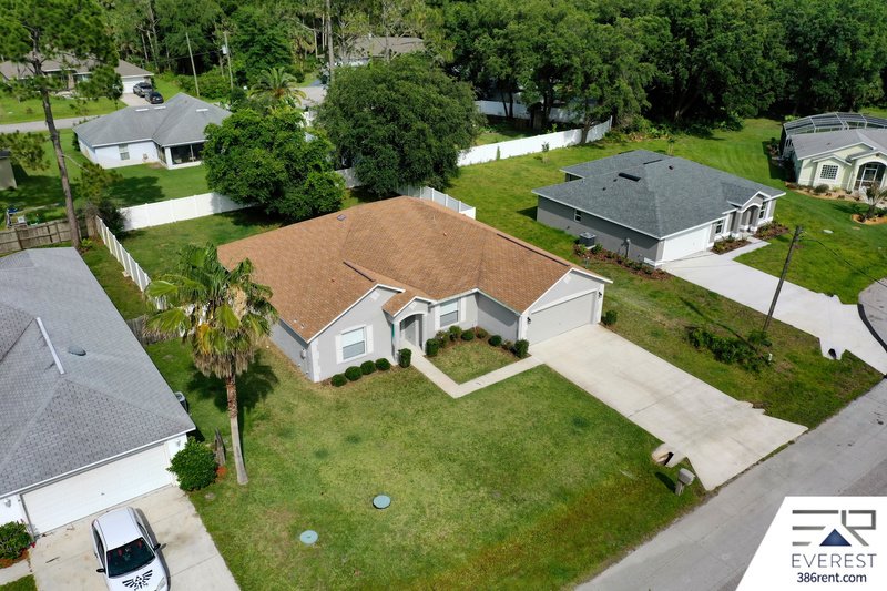 FULLY FENCED 3/2/2 ON A CUL DE SAC IN DESIRABLE SEMINOLE WOODS property image