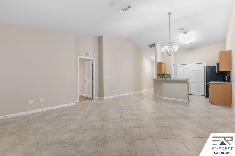 3/2/1 TOWNHOME ON A CUL DE SAC IN SEMINOLE WOODS property image
