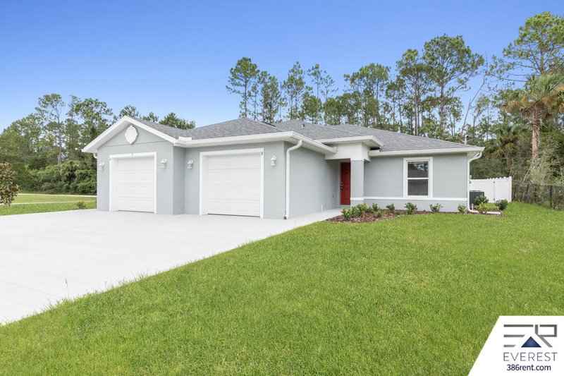 FULLY FENCED, LIKE NEW 3/2/1 TOWNHOUSE ON A CUL DE SAC IN BEAUTIFUL SEMINOLE WOODS property image