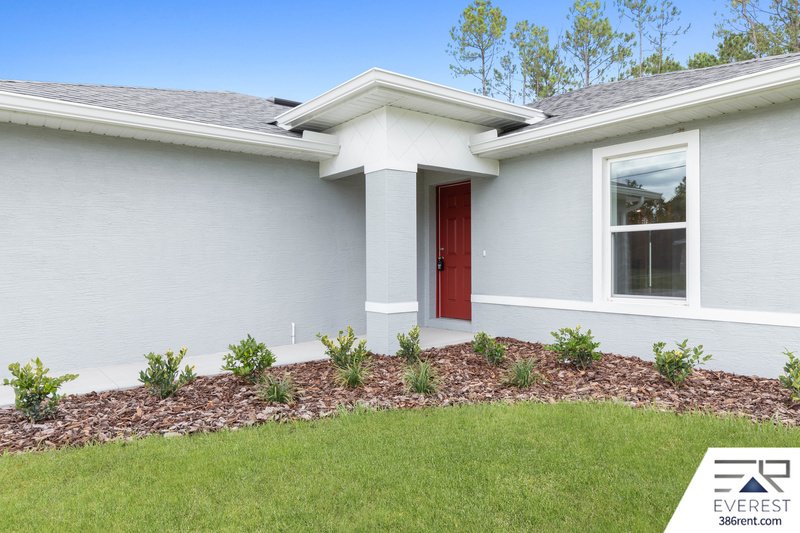 FULLY FENCED, LIKE NEW 3/2/1 TOWNHOUSE ON A CUL DE SAC IN BEAUTIFUL SEMINOLE WOODS property image