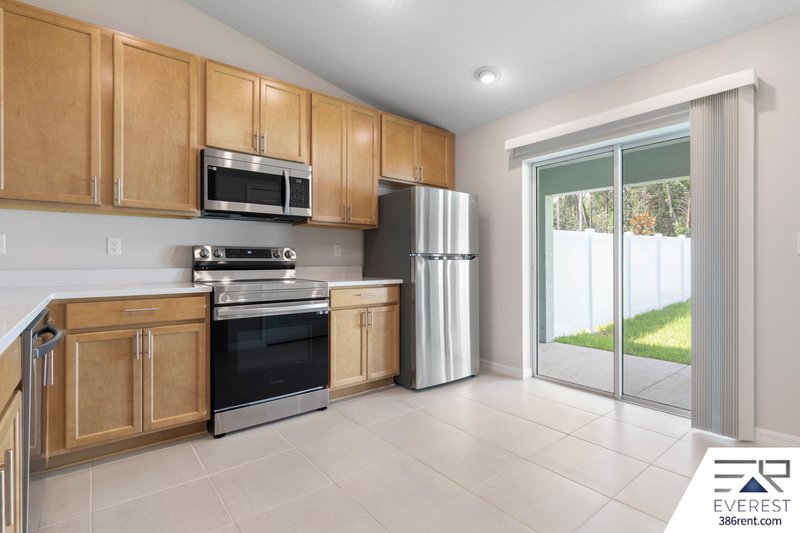 FULLY FENCED, LIKE NEW 3/2/1 TOWNHOUSE ON A CUL DE SAC IN BEAUTIFUL SEMINOLE WOODS property image