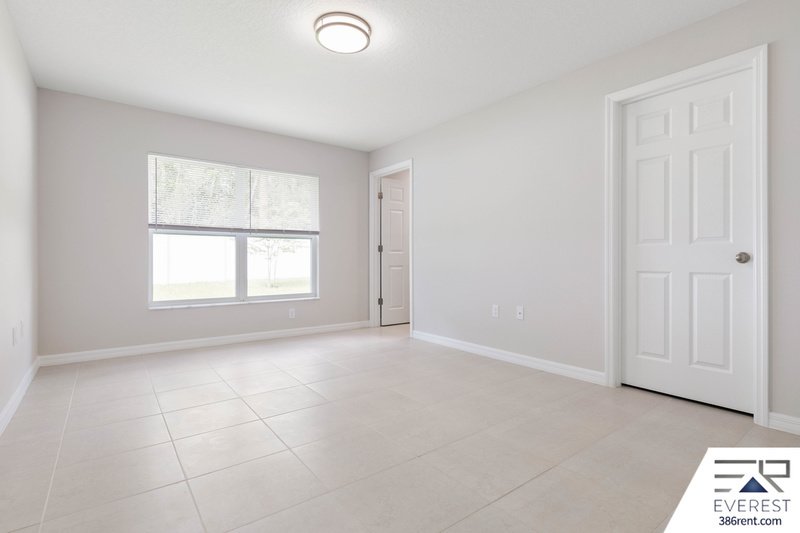 FULLY FENCED, LIKE NEW 3/2/1 TOWNHOUSE ON A CUL DE SAC IN BEAUTIFUL SEMINOLE WOODS property image