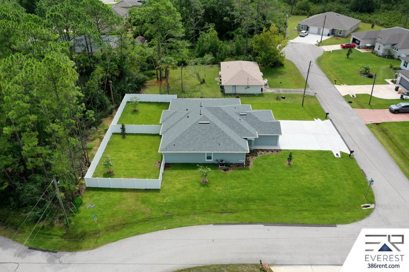 FULLY FENCED, LIKE NEW 3/2/1 TOWNHOUSE ON A CUL DE SAC IN BEAUTIFUL SEMINOLE WOODS property image