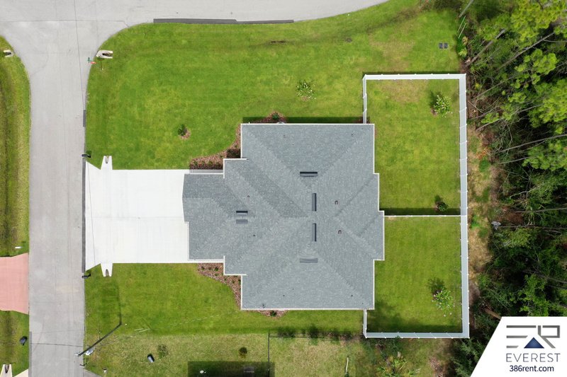 FULLY FENCED, LIKE NEW 3/2/1 TOWNHOUSE ON A CUL DE SAC IN BEAUTIFUL SEMINOLE WOODS property image