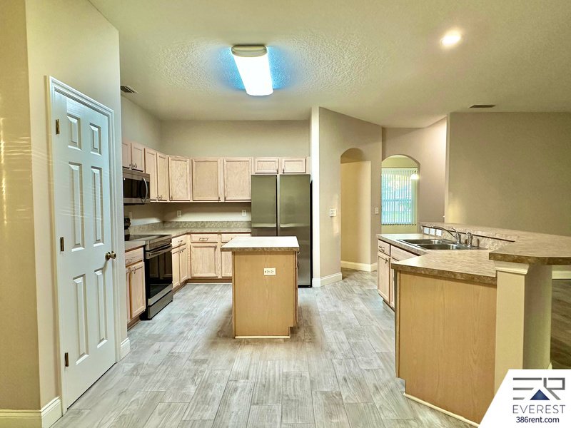 LIKE NEW, SPACIOUS 5/3/3 IN DESIRABLE INDIAN TRAILS property image