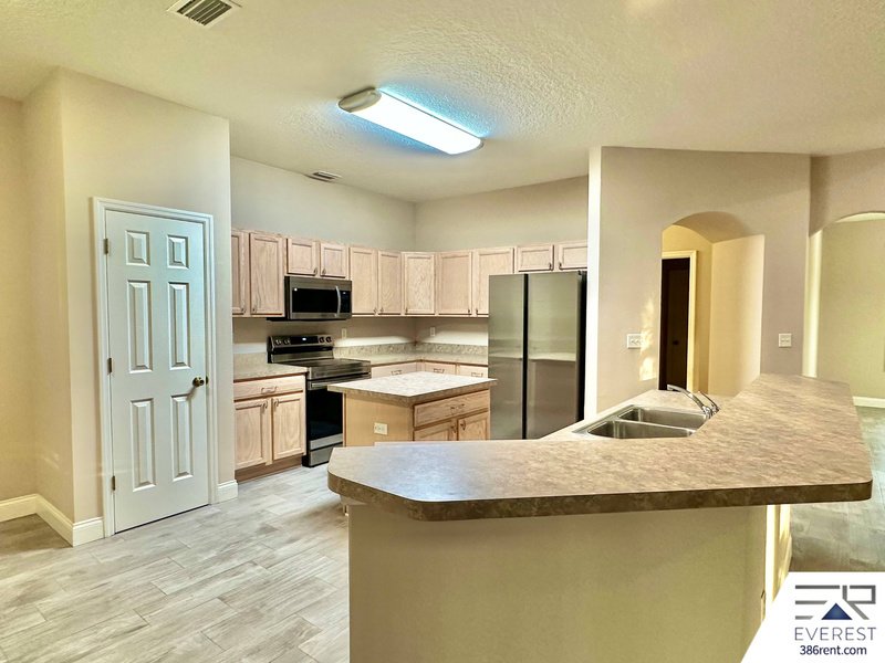 LIKE NEW, SPACIOUS 5/3/3 IN DESIRABLE INDIAN TRAILS property image