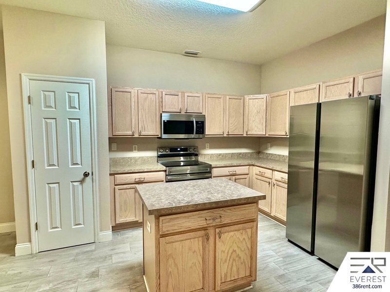 LIKE NEW, SPACIOUS 5/3/3 IN DESIRABLE INDIAN TRAILS property image