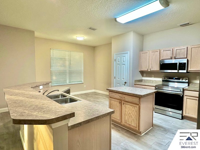 LIKE NEW, SPACIOUS 5/3/3 IN DESIRABLE INDIAN TRAILS property image