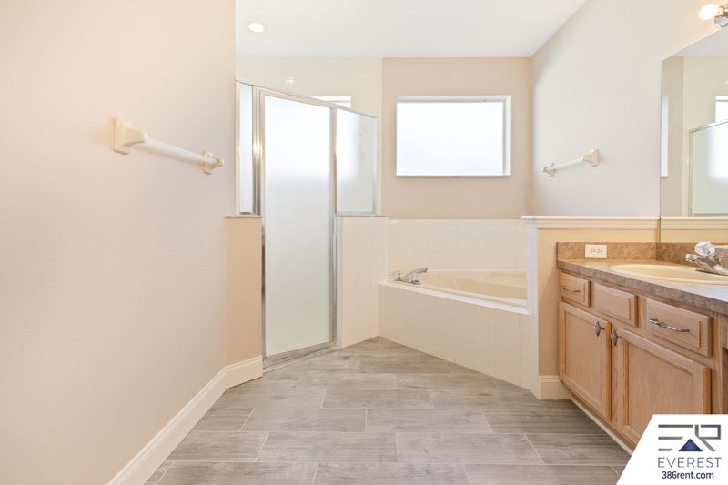 LIKE NEW, SPACIOUS 5/3/3 IN DESIRABLE INDIAN TRAILS property image