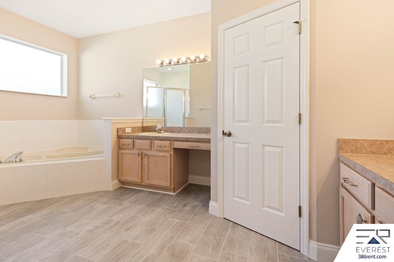 LIKE NEW, SPACIOUS 5/3/3 IN DESIRABLE INDIAN TRAILS property image