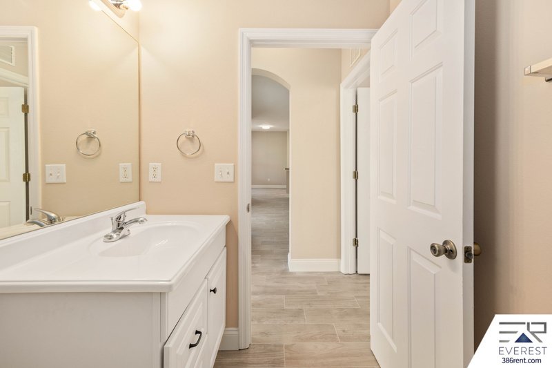 LIKE NEW, SPACIOUS 5/3/3 IN DESIRABLE INDIAN TRAILS property image