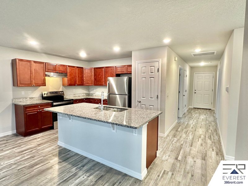 COZY 3/2/1 TOWNHOUSE IN POPULAR LEHIGH WOODS property image