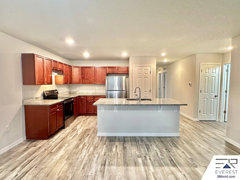 COZY 3/2/1 TOWNHOUSE IN POPULAR LEHIGH WOODS property image