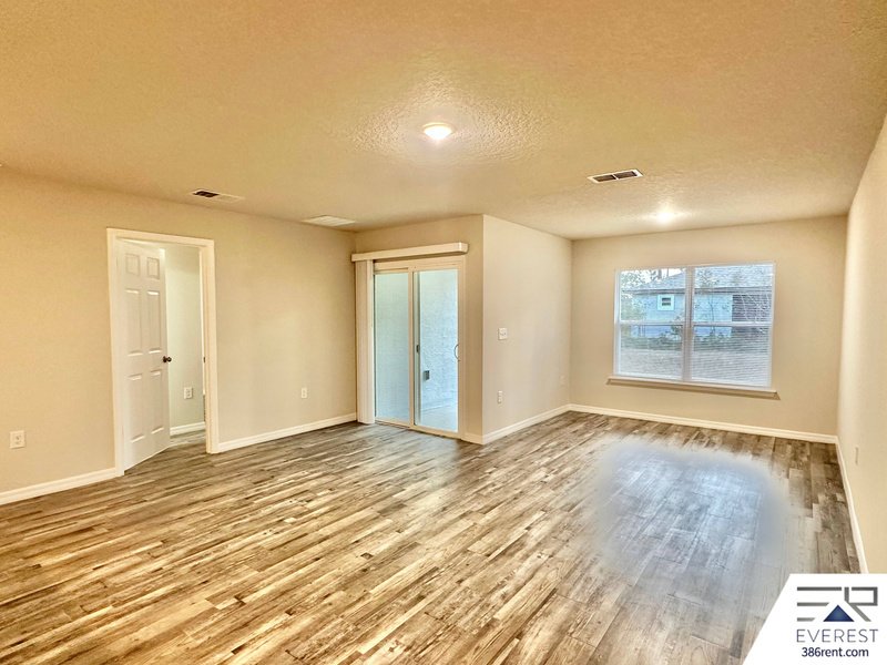 COZY 3/2/1 TOWNHOUSE IN POPULAR LEHIGH WOODS property image