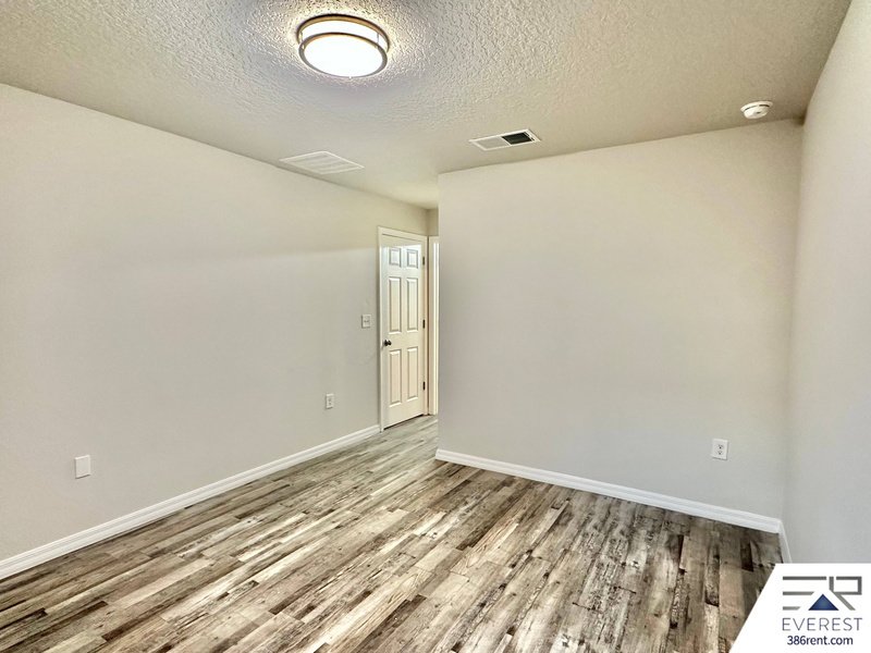 COZY 3/2/1 TOWNHOUSE IN POPULAR LEHIGH WOODS property image