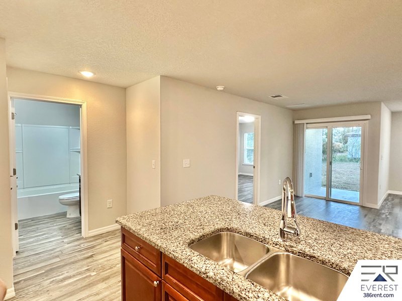 COZY 3/2/1 TOWNHOUSE IN POPULAR LEHIGH WOODS property image