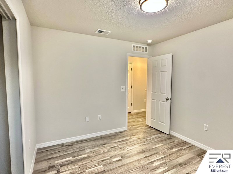 COZY 3/2/1 TOWNHOUSE IN POPULAR LEHIGH WOODS property image