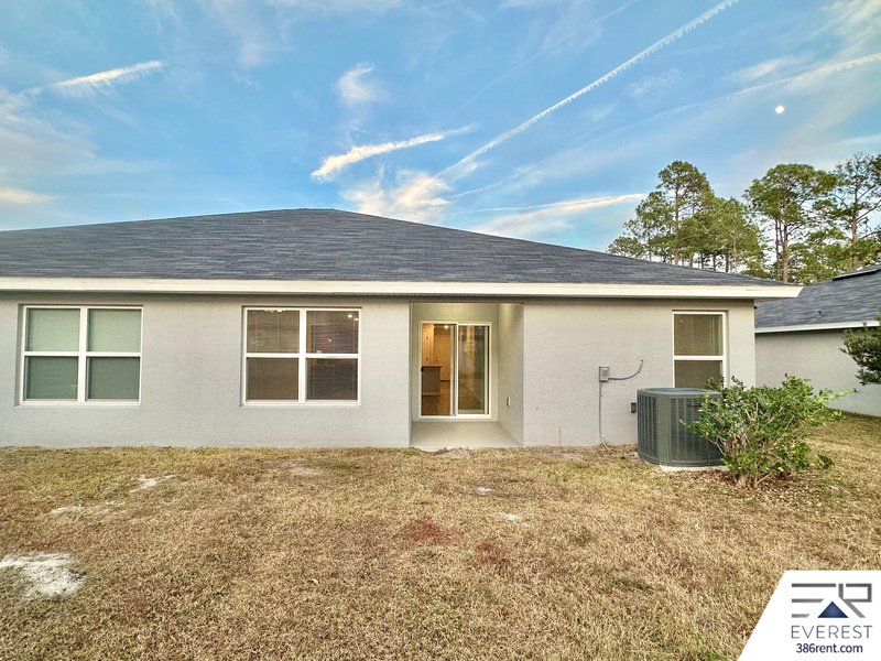 COZY 3/2/1 TOWNHOUSE IN POPULAR LEHIGH WOODS property image