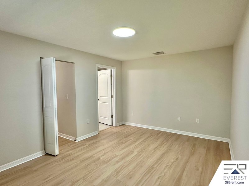 FULLY FENCED 4/3/2 IN DESIRABLE SEMINOLE WOODS property image