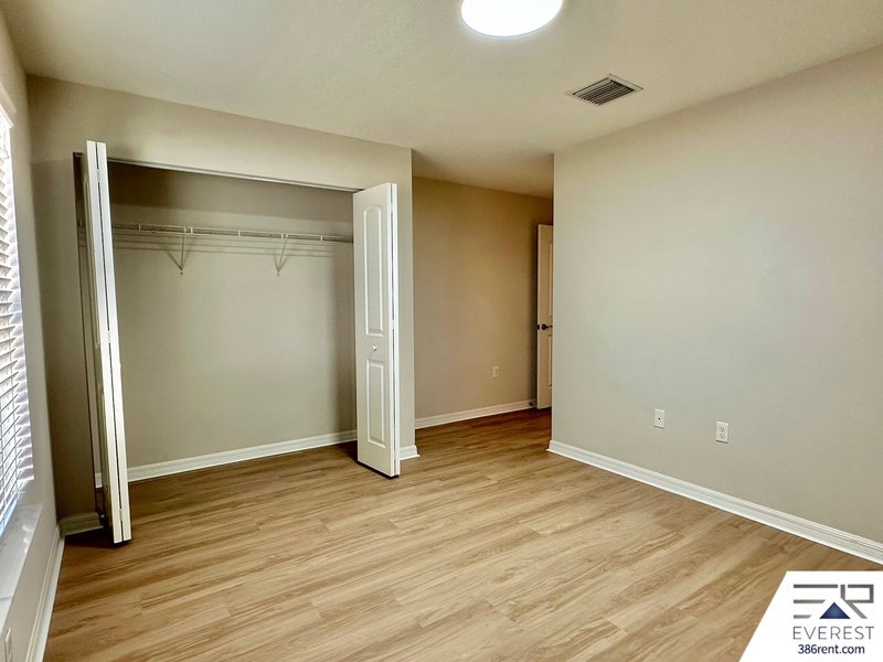 FULLY FENCED 4/3/2 IN DESIRABLE SEMINOLE WOODS property image