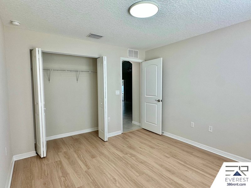 FULLY FENCED 4/3/2 IN DESIRABLE SEMINOLE WOODS property image