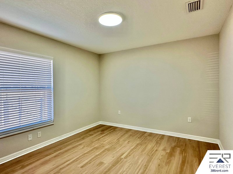 FULLY FENCED 4/3/2 IN DESIRABLE SEMINOLE WOODS property image