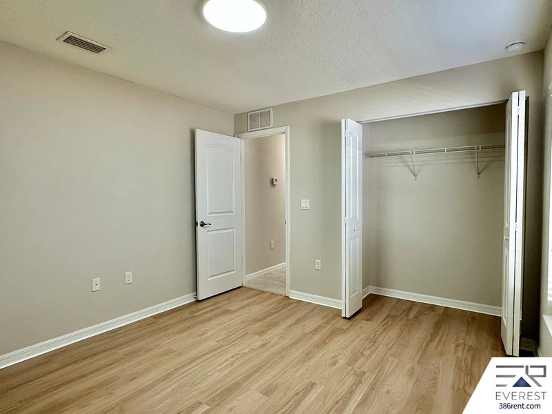 FULLY FENCED 4/3/2 IN DESIRABLE SEMINOLE WOODS property image