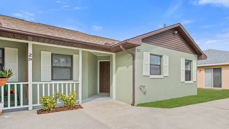 LIKE NEW 3/2/2 IN DESIRABLE PINE LAKES property image